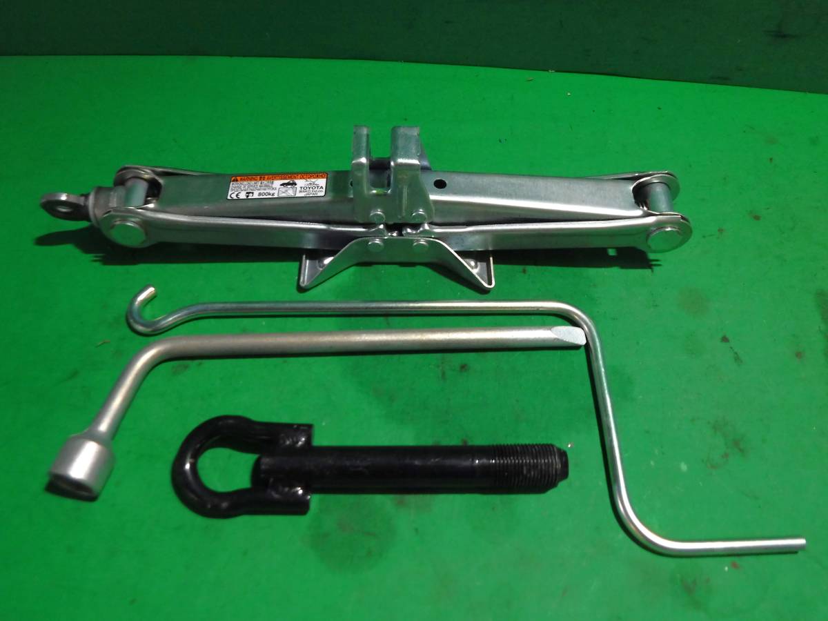 (C)トヨタ アクア NHP10 純正 ジャッキセット 車載工具 4点セット MAX800kg拍卖