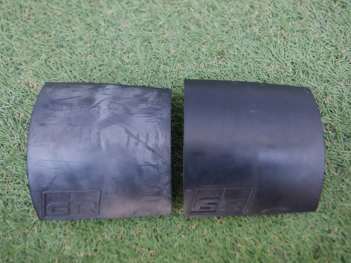 新車外し トヨタ純正 GR GRスポーツ GRsports ゴム? パーツ 2個 分かる方どうぞ ハイラックス ?? ランクル??拍卖
