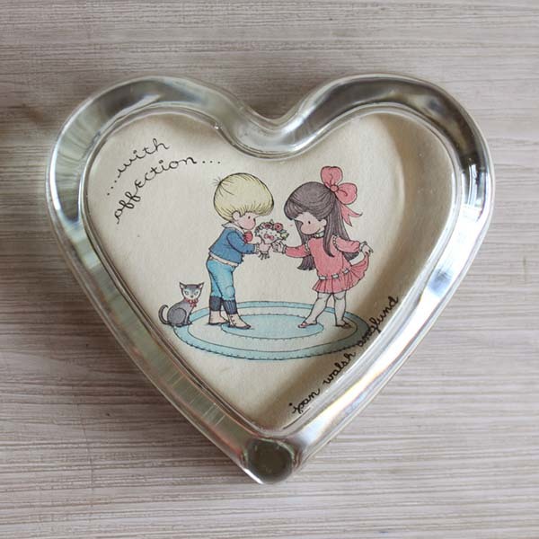 アメリカ製ビンテージ JoanWalshAnglund イラスト ガラス ペーパーウェイト B016拍卖