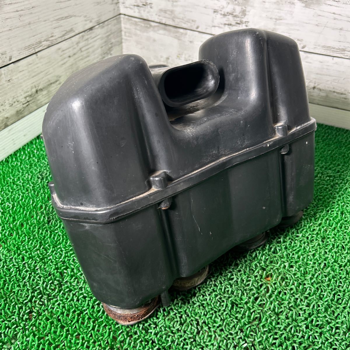 YAMAHA FZR250 エアクリーナーボックス B拍卖