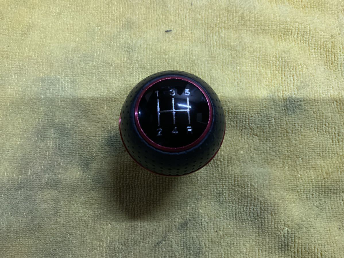 社外 汎用 MOMOタイプ シフトノブ ブラックレザー&レッドアルミ 中古品拍卖