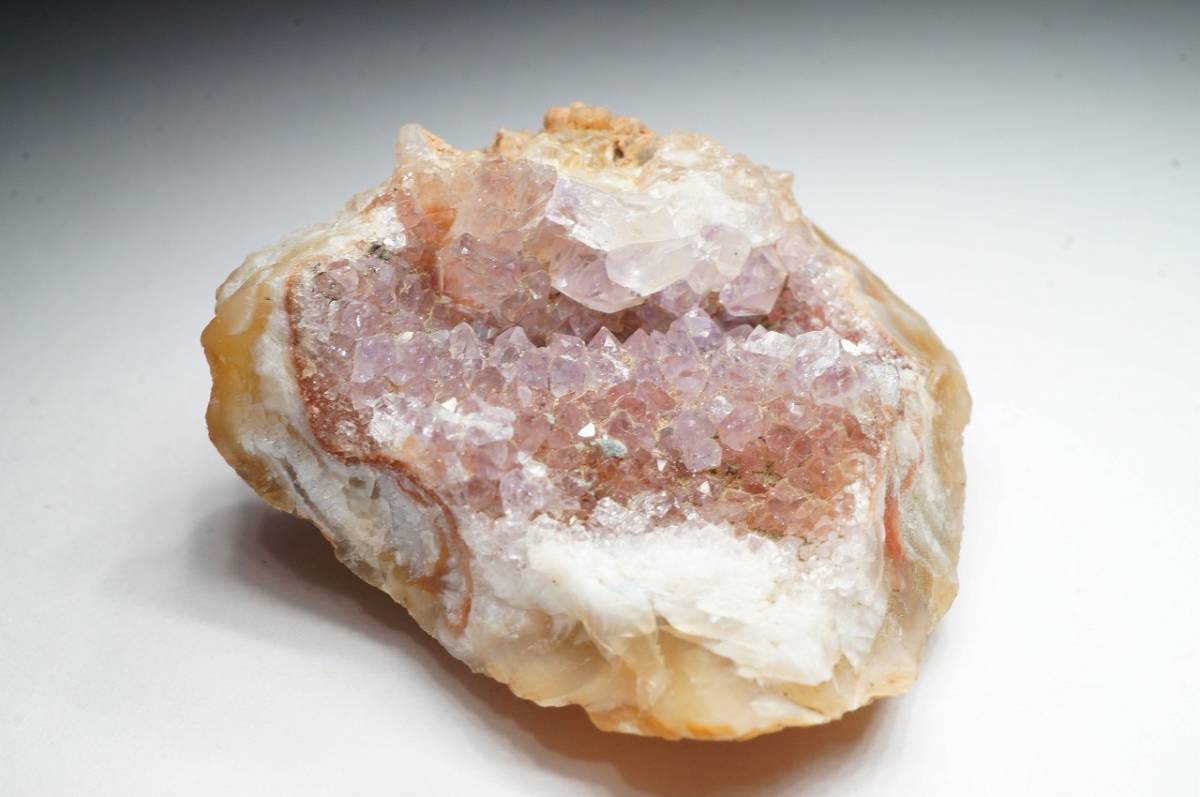 【即決特別価格!早い者勝ちです!】30年前の希少在庫!アゲートジオード・ドーム水晶、石英クラスターが神秘的(メノウ・瑪瑙)原石17g拍卖