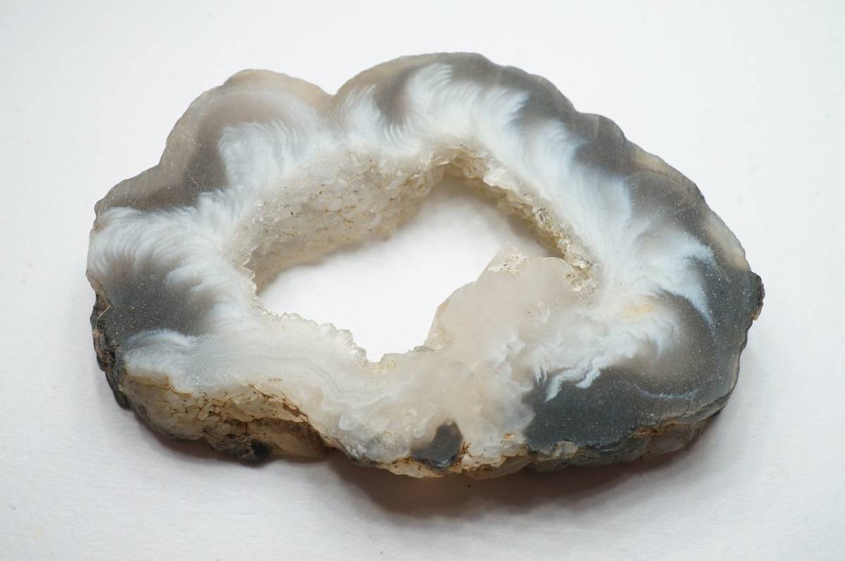 【即決特別価格!早い者勝ちです!】30年前の希少在庫!アゲートジオード・ドーム水晶、石英クラスターが神秘的(メノウ・瑪瑙)原石7.7g拍卖