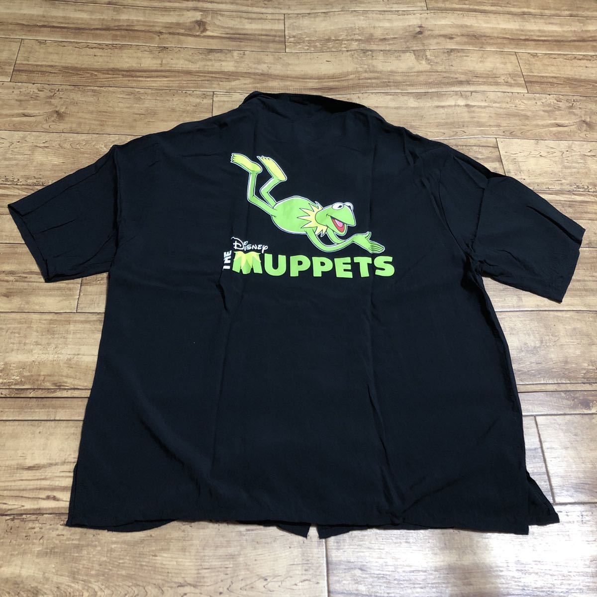 ●カーミット Kermit the Frog ディズニー アロハシャツ セサミストリート レーヨン ブラック Mサイズ拍卖