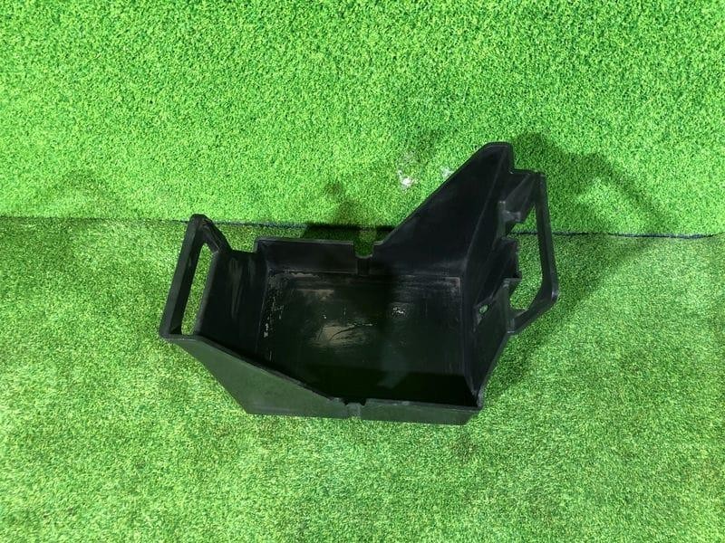 MITSUBISHI 三菱 デリカ D5 CV5W H20年 純正 エンジンルーム バッテリートレー 8201A096 CHAMONIX 7人乗 BOX BATTERY TRAY ID:2399拍卖