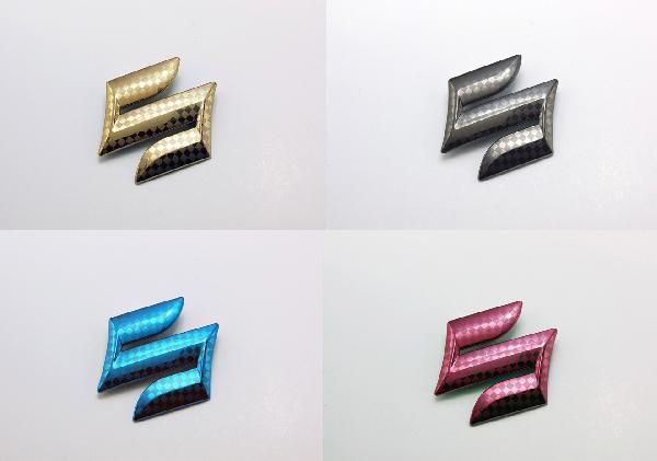 ファサネイトエンブレム 市松模様風 DA16T キャリー フロント1点 カラー付き カーパーツ 純正 メッキ拍卖