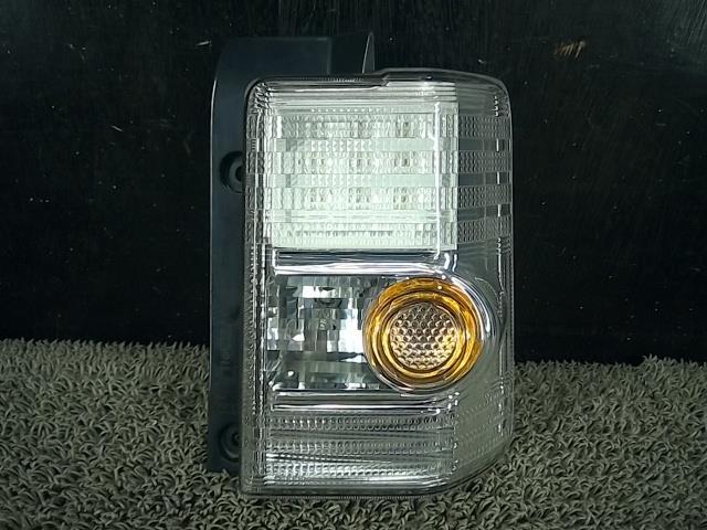 ☆平成24年 ピクシススペース カスタム L575A 右テールランプ LED トーカイデンソー 20514 81550-B2500拍卖