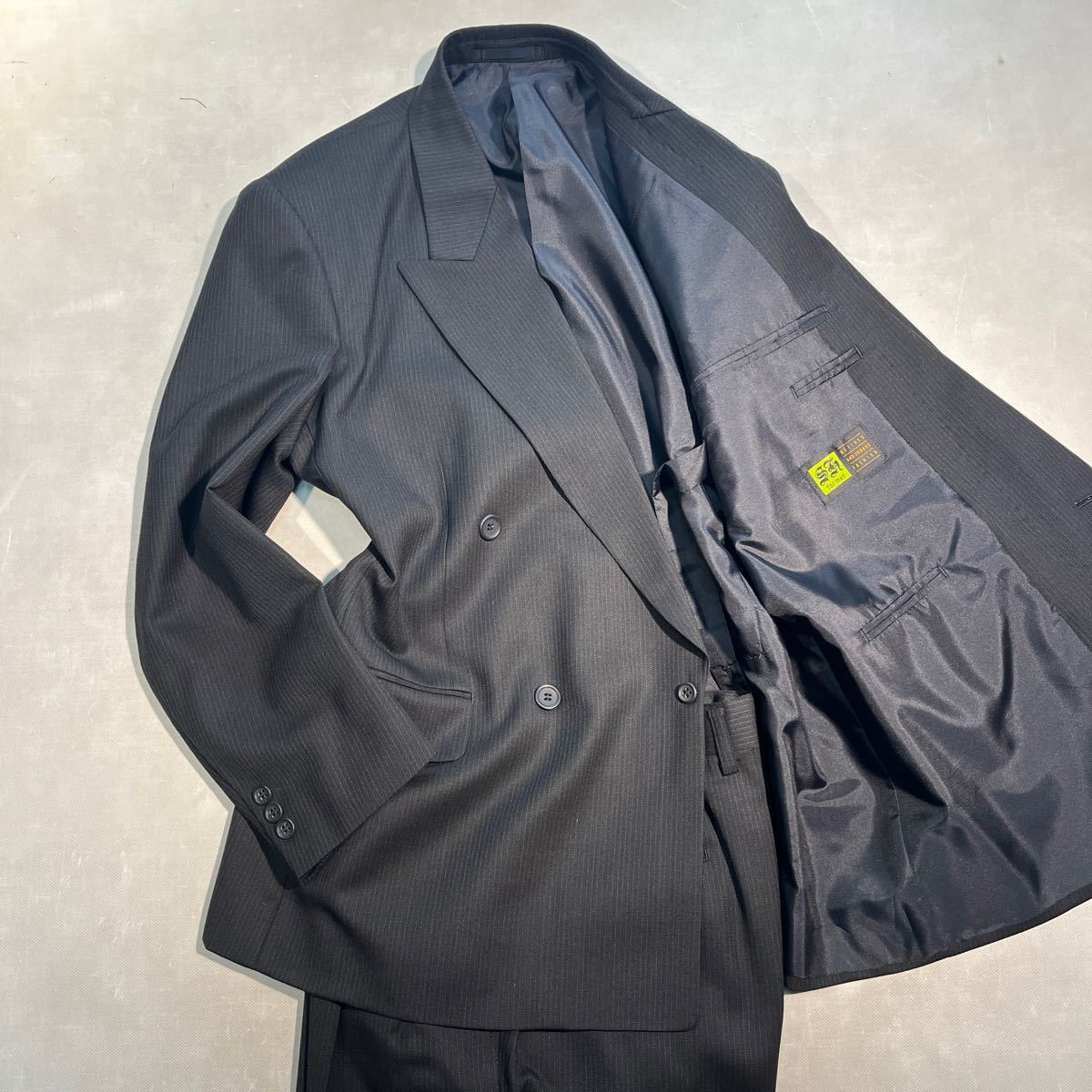 新品【サイズA4 S★高級ダブル】4Bダブルスーツ グレー系 総裏 サイドベンツ 2タック 背広 セットアップ ストライプスーツ ウール96%拍卖