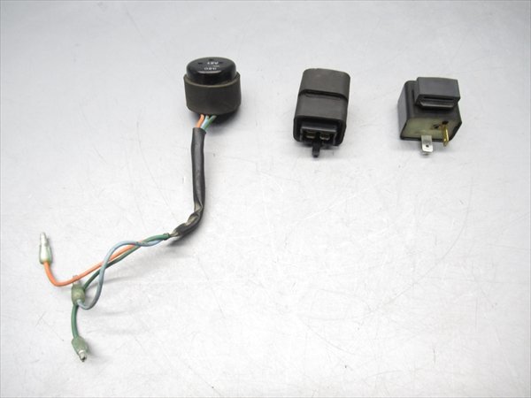 C2R5-1101 ホンダ スーパーカブ50 カスタム 実動 ウインカー リレー 【C50-987~ 4速セル付 キャブ車 動画有】拍卖