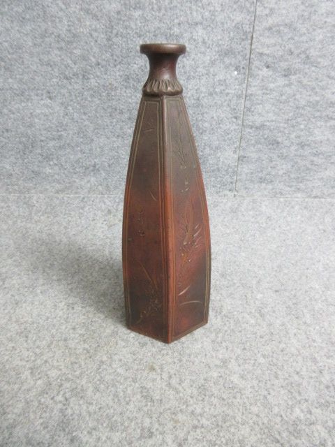 【政】33137 備前六角徳利 草木文 銘有り 骨董 古物拍卖