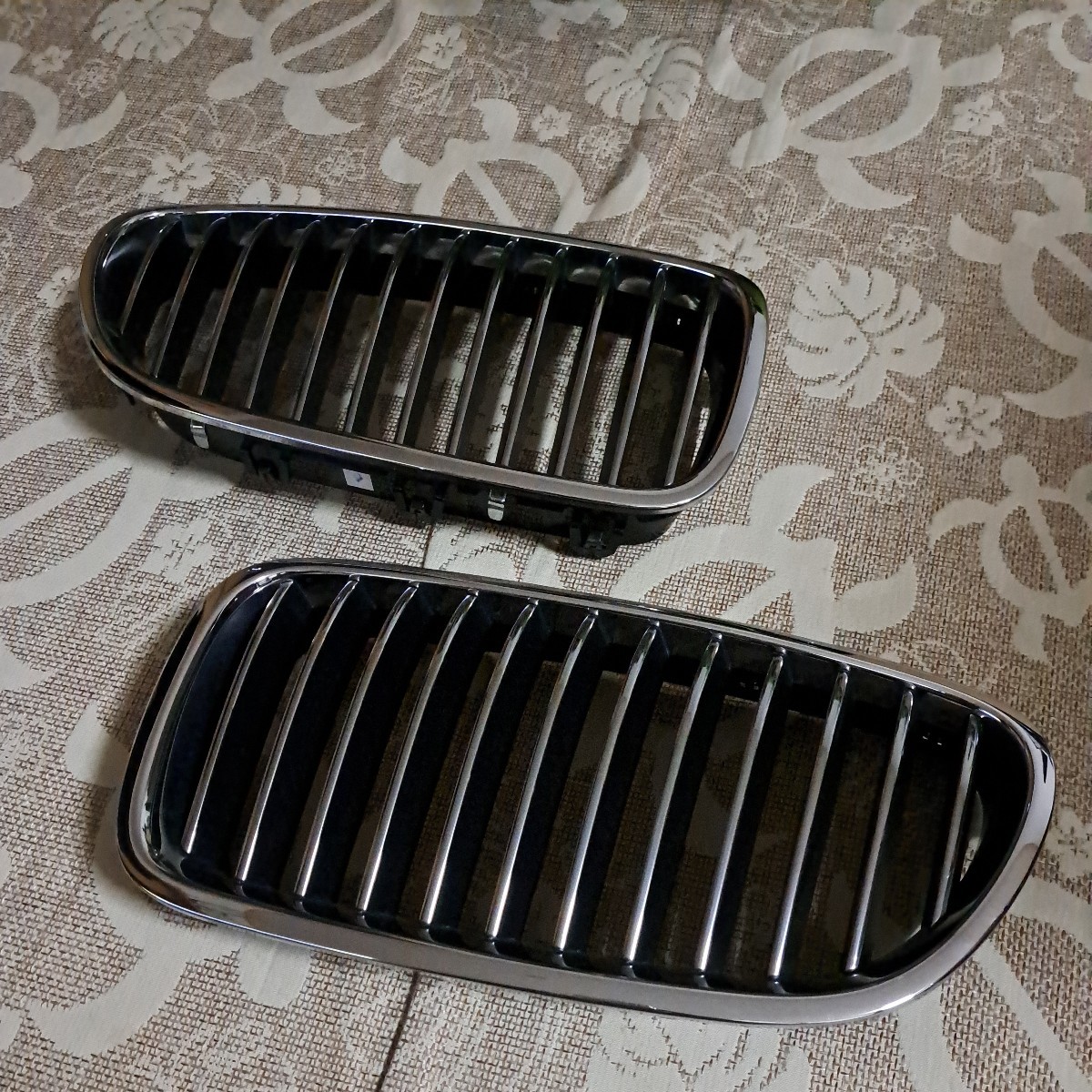 ★中古品★BMW 5シリーズ F10用 純正品 フロントグリル 左右セット キドニーグリル 2012年 296000264 188013-10拍卖