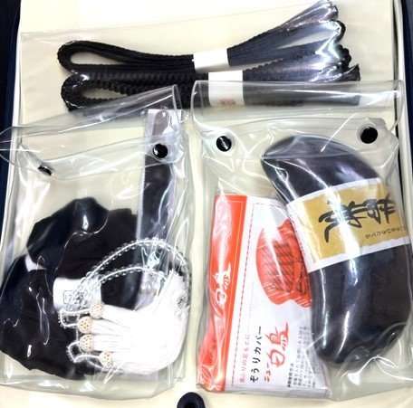 ★ 95311 喪服用 和装小物セット バッグ 草履 帯締め2本 腰ひも2本 ファションベルト 帯揚げ2本 数珠 着付用ベルト 帯枕 ふくさ他 未使用拍卖