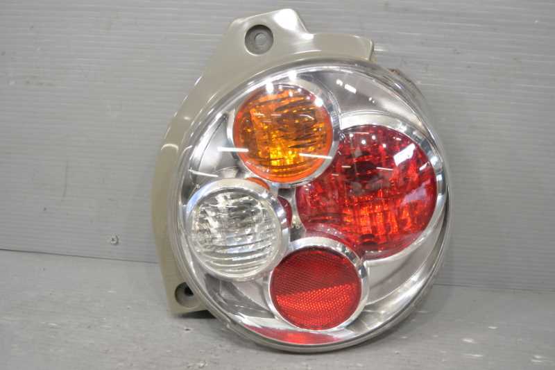 ムーヴ ラテ クール 前期 (L550S L560S) 純正 イチコー 破損無 取付OK 動作保証 右 テールランプ テールライト D022 / 81550-B2120 k076969拍卖