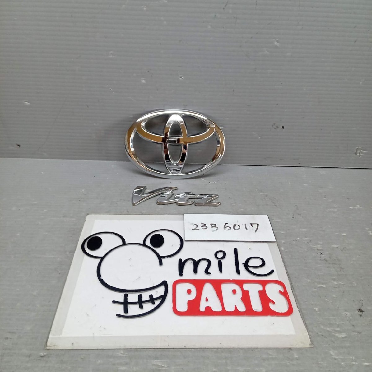 SCP90/KSP90 ヴィッツ 純正 ゲートエンブレムセット 1B2-3-3/23B6017*同梱不可拍卖