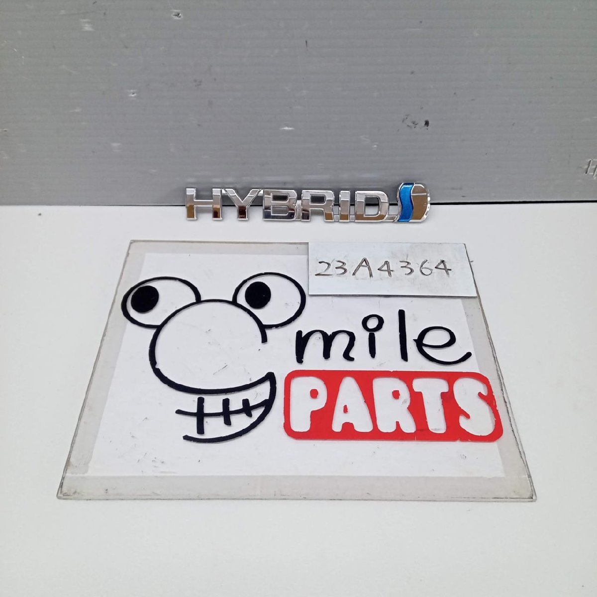 ZVW41W プリウスα 純正 右フェンダーエンブレム 2Z6-6-7/23A4364*同梱不可拍卖