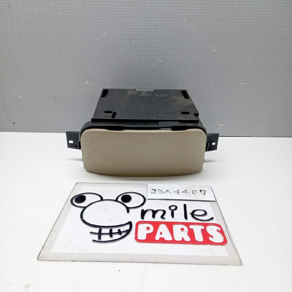 C25/NC25 セレナ 純正 中央ドリンクホルダー 2Z3-22-6/23A4407*同梱不可拍卖