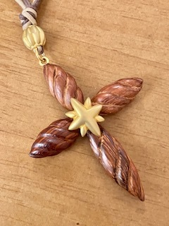 ミッシェルクラン 木製・十字架ネックレス MK拍卖