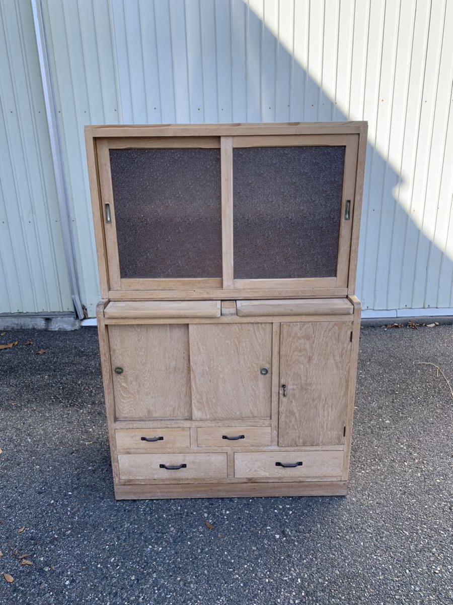 経年の雰囲気が素敵なベロ付ダイヤガラス戸木製食器棚 カフェ什器アンティークビンテージ古道具昭和レトロインテリアディスプレイ古家具拍卖