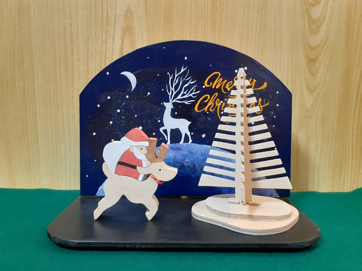 サンタクロースがやって来た!(木工アート)拍卖