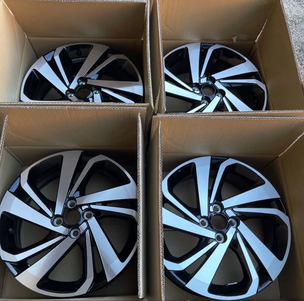 トヨタ ライズ Zグレード 純正アルミホイール4本セット. 17インチ 6J +40 pcd 100-4H拍卖