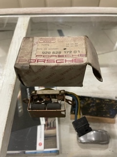 ■未使用!超希少!ポルシェ純正パーツ 928 イグニッションRU-836HVACブロワーモーター抵抗器/ 92861813700 拍卖