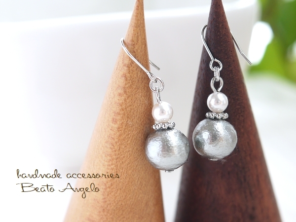 ◆◆+angelo+コットンパールとスワロフスキーパールのピアス(p-184)グレー S 香水瓶 シンプル チタン 樹脂 イヤリング拍卖