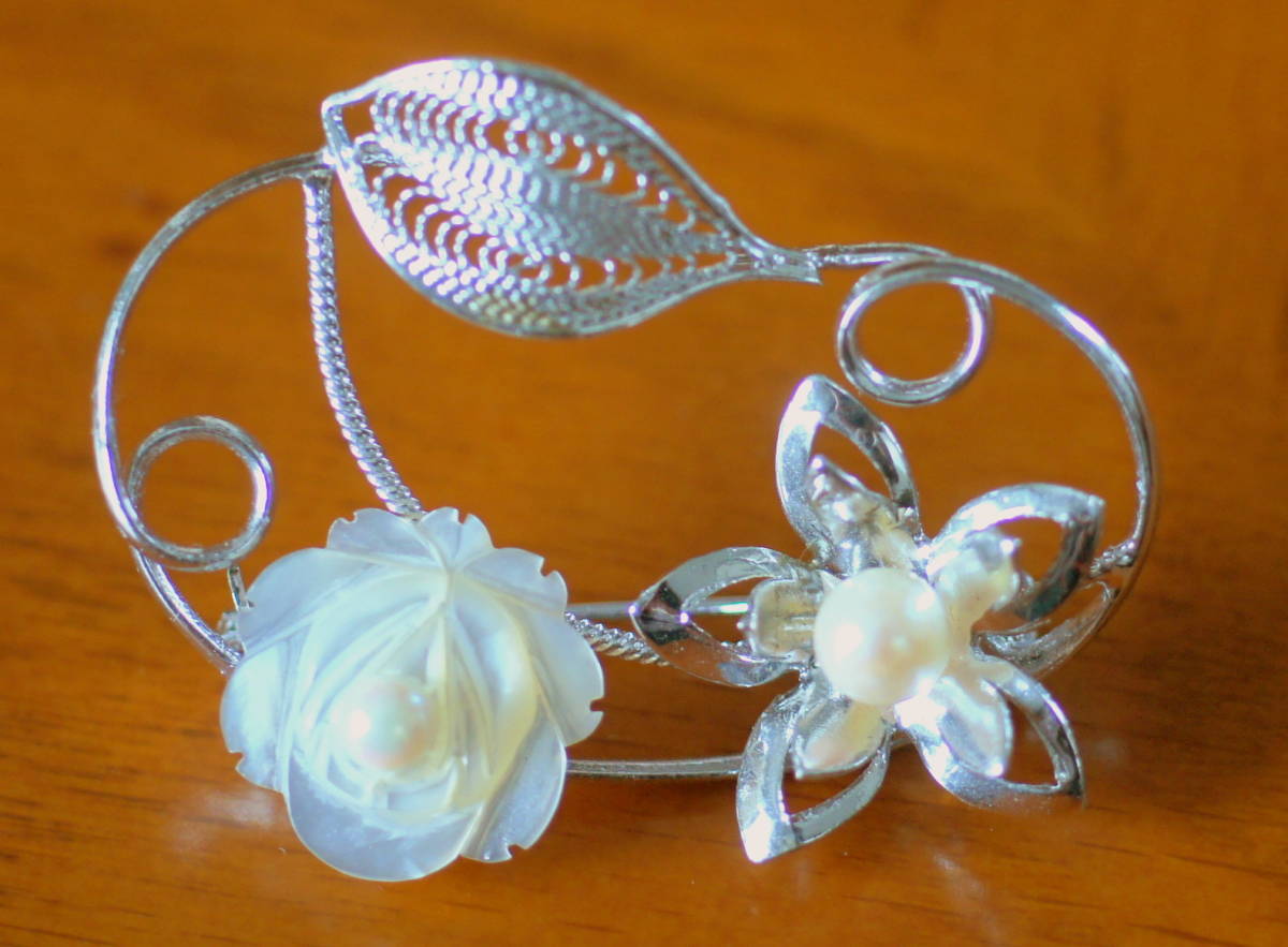 シェルの薔薇の花とパールのお花のブローチ拍卖