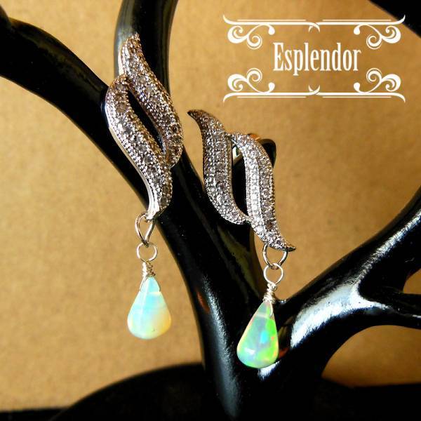 エチオピア産・ドロップ型オパールピアスB拍卖