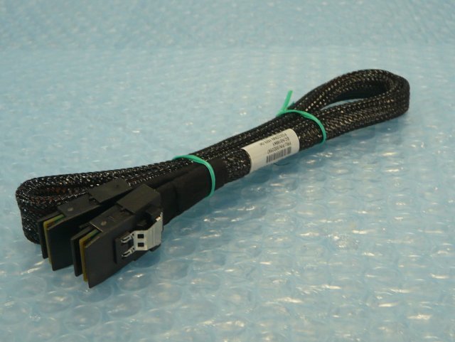 1JTZ // 約61cm Mini SASケーブル (内部用) (SFF-8087) / 00D2597 00W2010 // IBM System x3530 M4取外 //在庫2拍卖