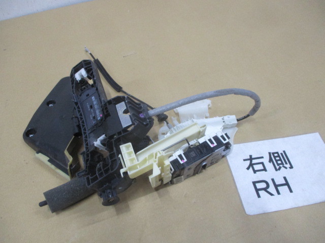 ベンツ CLS350 W218 フロント右ドアロックアクチュエーター A2047202835拍卖