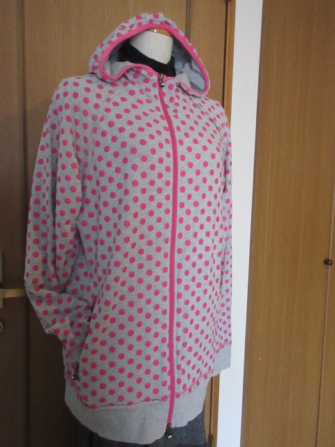 C)■ブランド品■マイノリティー(株)MinoriTY■ピンク水玉模様/ブランドロゴ入りアクセサリー/ダメージ風デザイン!■お洒落なパーカ 拍卖