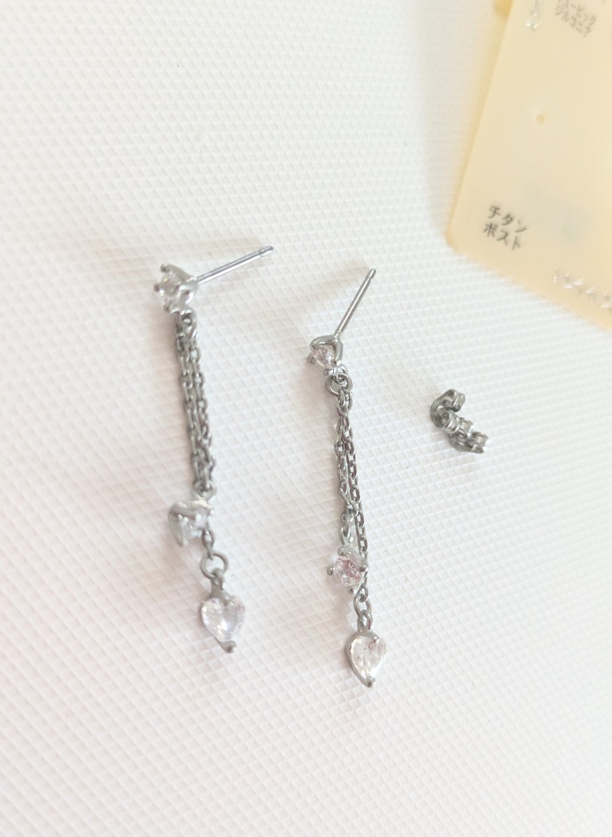 新品未使用 Espoir キュービックジルコニア シルバーカラー チェーン スタッドピアス拍卖