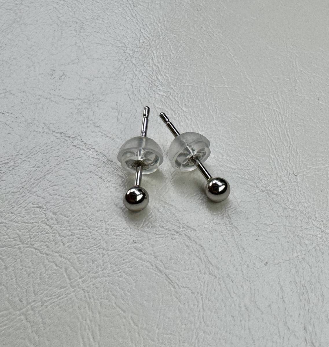 プラチナピアス 丸玉ピアス 3mm pt900 シリコンダブルロック付き拍卖