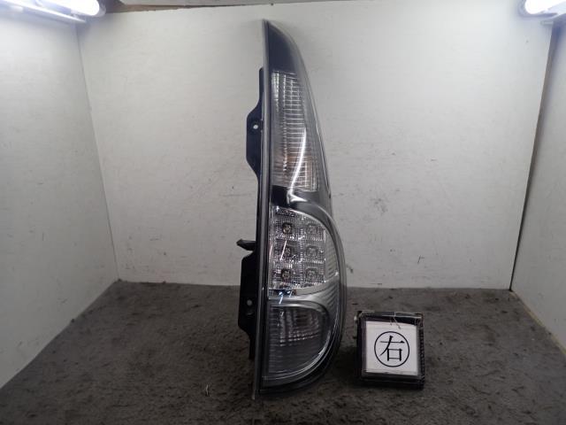 MRワゴン DBA-MF33S 右テールランプ ZVE 35650-50M11拍卖