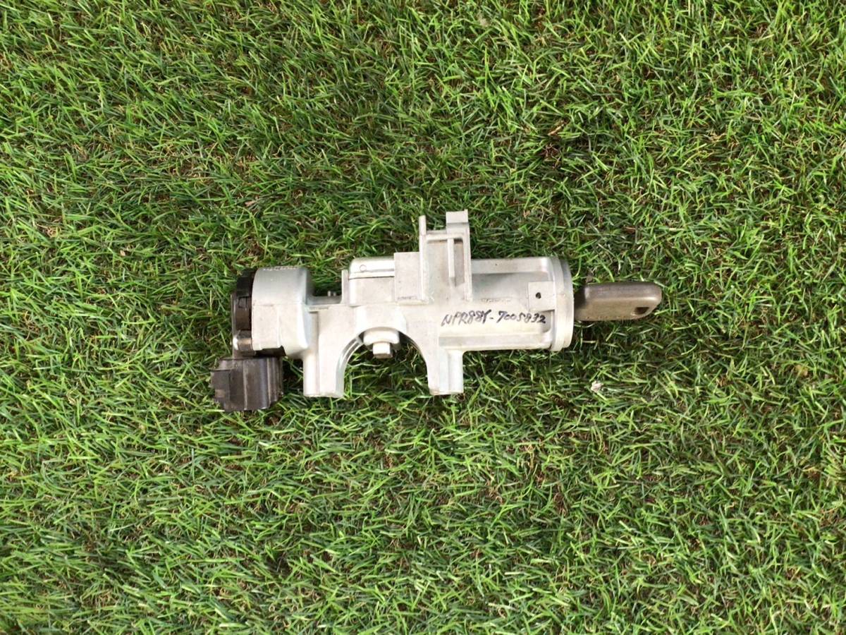 NPR88Y 2020年 エルフ キーシリンダー 鍵付き C2 231125 ④ 即日発送可 ヤフオク いすゞ 60s拍卖