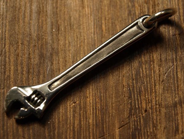 モンキー★工具★ペンダント・キーホルダー★ジャーマンシルバー拍卖