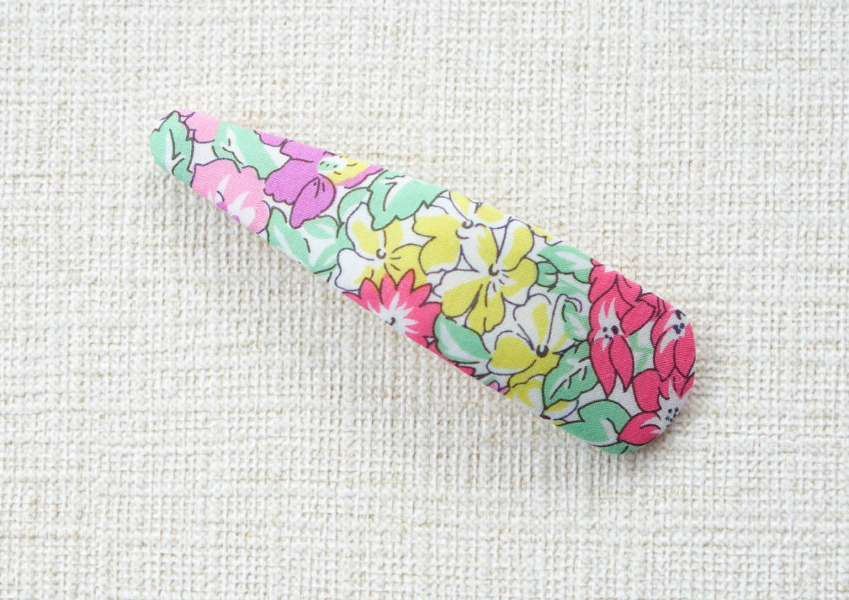 ★ ハンドメイド リバティプリント使用 小花柄8㎝パッチンピン ガーデンワンダーランド ★拍卖
