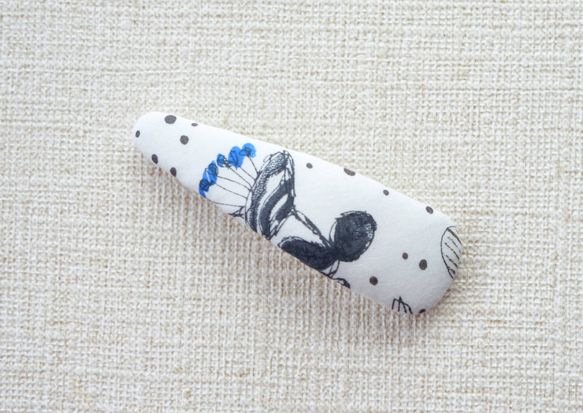 ★ ハンドメイド リバティプリント使用 小花柄7㎝パッチンピン メモリーズオブレイン ブルー ★拍卖