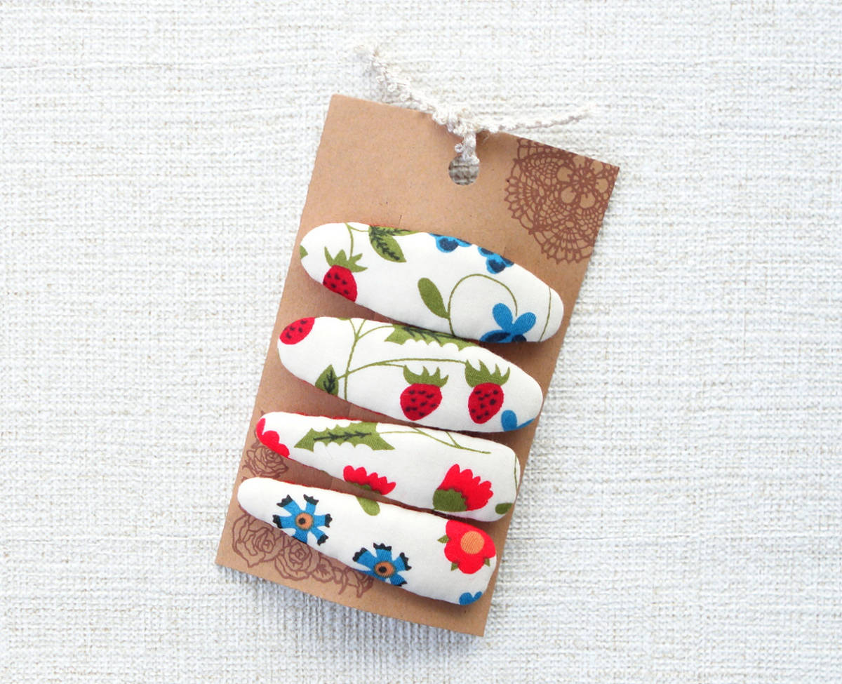 ★ ハンドメイド リバティプリント使用 いちご柄5㎝パッチンピン ミラベル レッド&ブルー ★拍卖