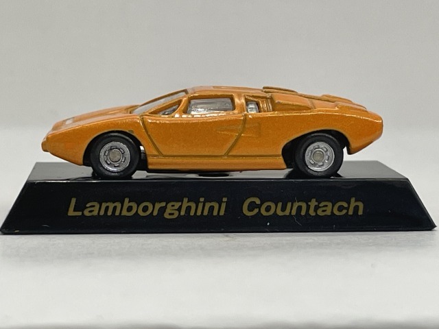 ■★サントリーボス 世界の名車 ミニカーセレクション ランボルギーニカウンタック(特製ステージ付)拍卖