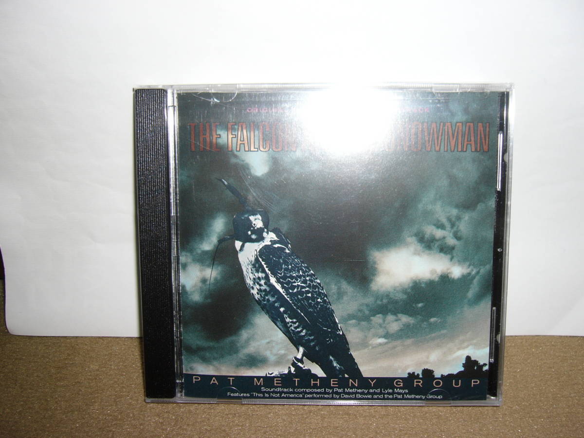 訳アリ品 故David Bowie一曲参加 全盛期Pat Metheny Groupによるサントラ盤 傑作「The Falcon and the Snowman」輸入盤 未開封新品。拍卖