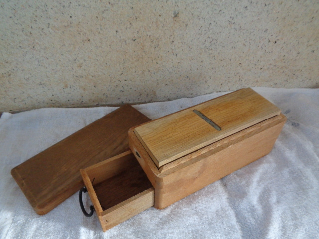 レトロ 木製カンナ箱型 カツオ節削り器/鰹節削り器・かつお節削り器-鉋・抽斗付き/かつお節削り器/拍卖