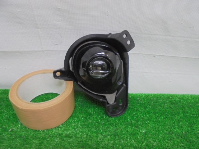 マツダ/デミオ DJ5FS 右フォグランプ&ブラケット付 コイト114-65101 No.830776【品番 B63B-51-680】拍卖