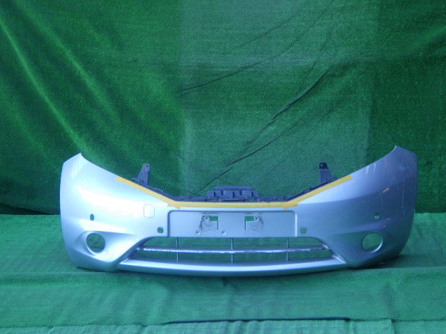 E12 NE12 前期 ノート 純正フロントバンパー 日産NOTE シルバー 62022 3VA0H拍卖