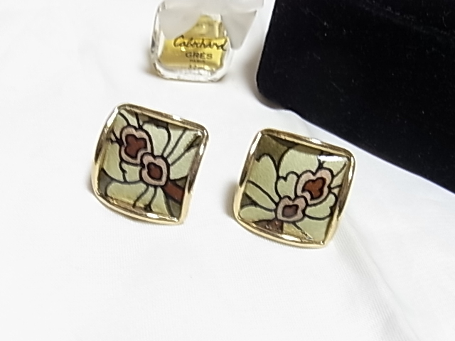 レトロ調のお花の模様 フラワー 緩やかなカーブ状のプレート形 金色 ビンテージ/ヴィンテージ 素敵 イヤリング▲拍卖