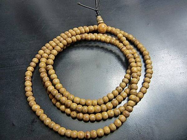 ベトナム産天然沈香木CXB04 念誦数珠(216粒) 極上級香 4mm拍卖