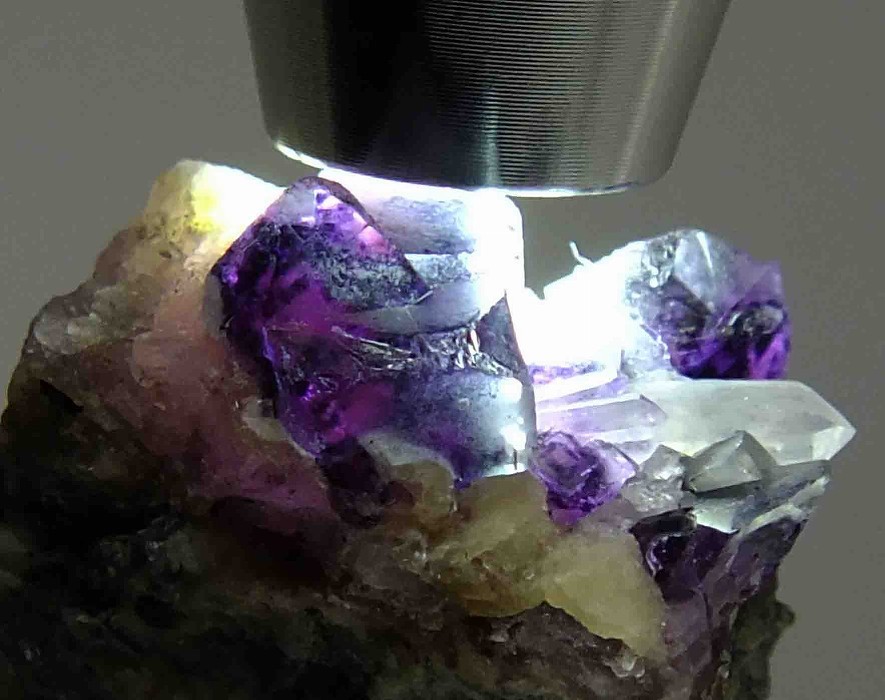 ☆☆ フローライト 蛍石 (蛍光) <内モンゴル自治区> 204 ☆☆拍卖