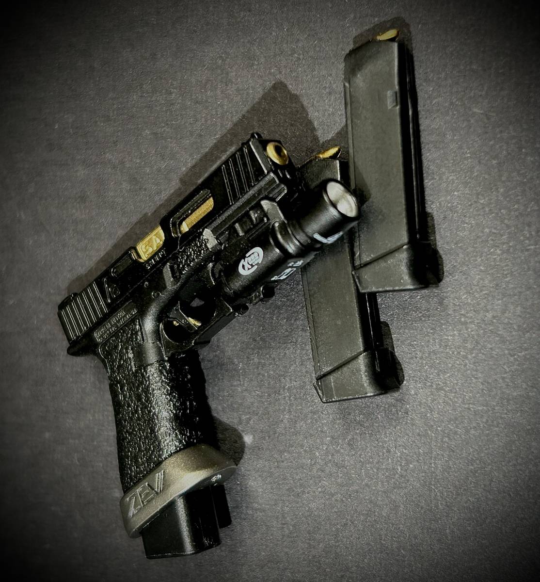 【値上げ予定】DAMTOYS 模型 1/6スケール フィギュア用 カスタム グロック G17 フラッシュライト 予備マガジン セット(未使用拍卖