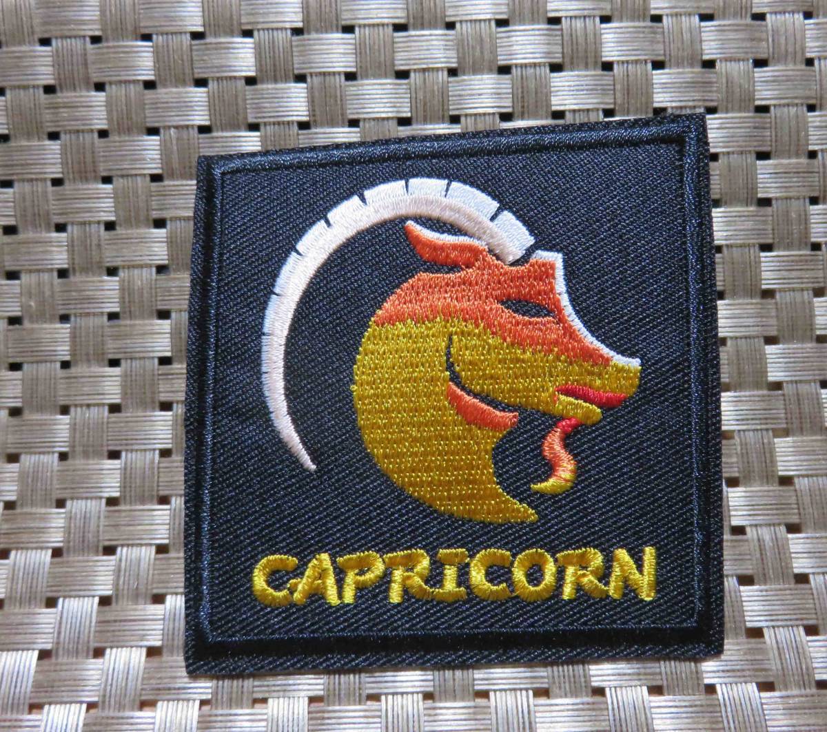 山羊 黒CP 星座 正方形◆新品カプリコーンCapricorn  山羊座  やぎ座 刺繍ワッペン◆激シブUSバイク ロック■ミリタリー・サバゲー拍卖