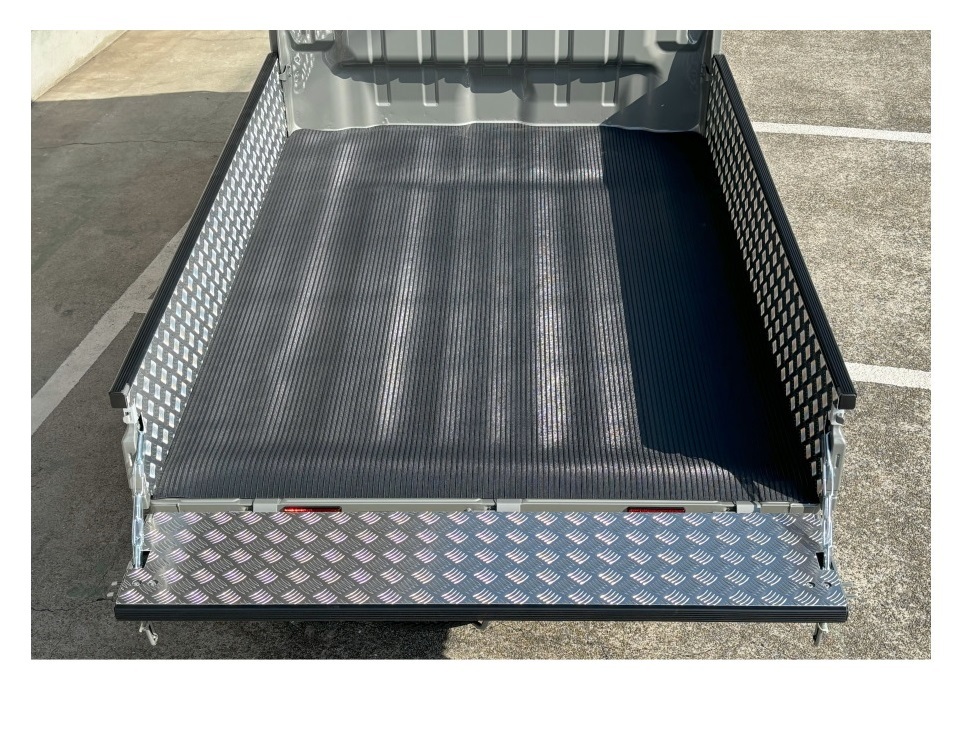 ◎軽トラ NT100クリッパートラック DR16T【ゲートプロテクター付車両】(チェーン付用) 荷台あおりインナーパネル アルミ縞板 3枚SET拍卖